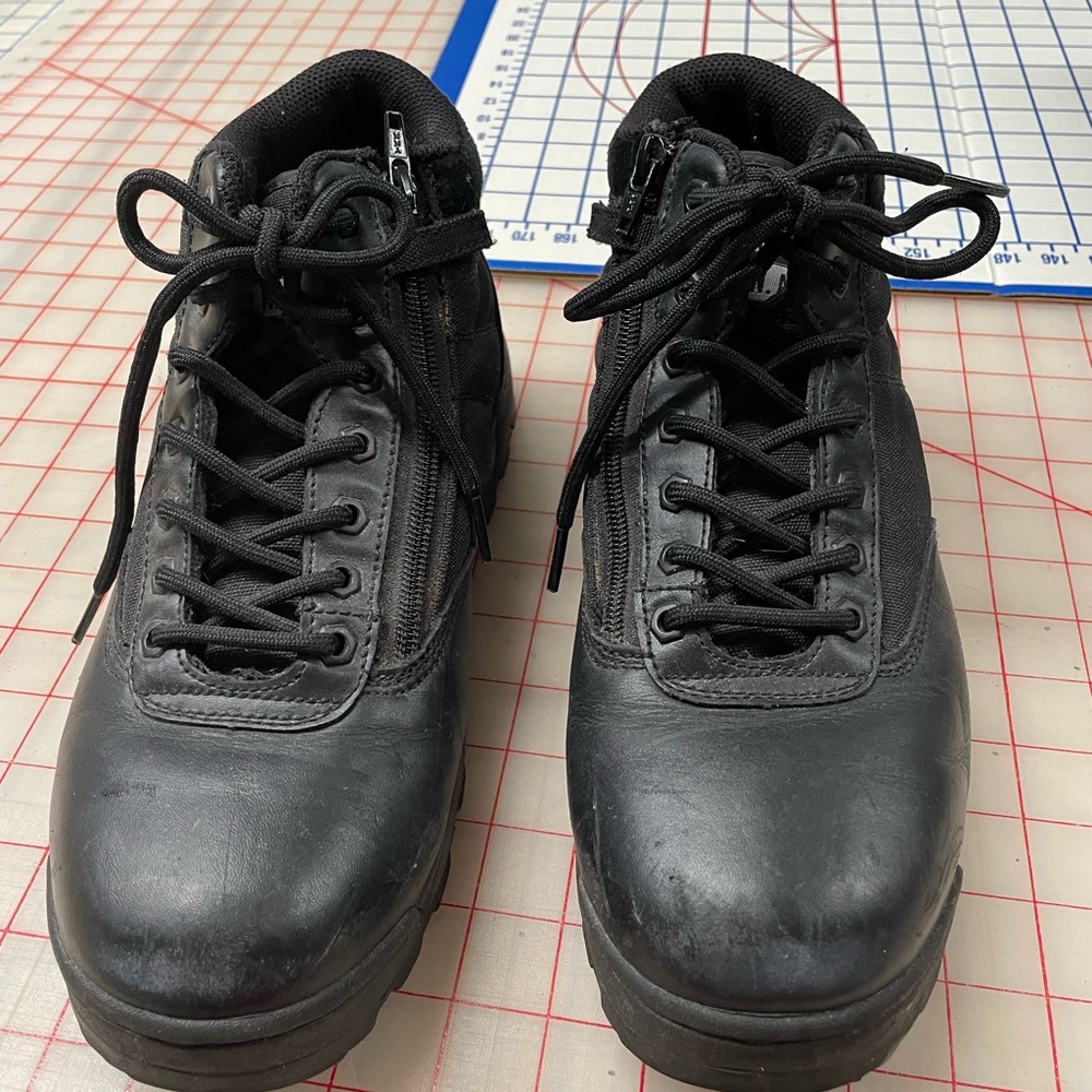 Original S.W.A.T. 6” zipper boots in black.